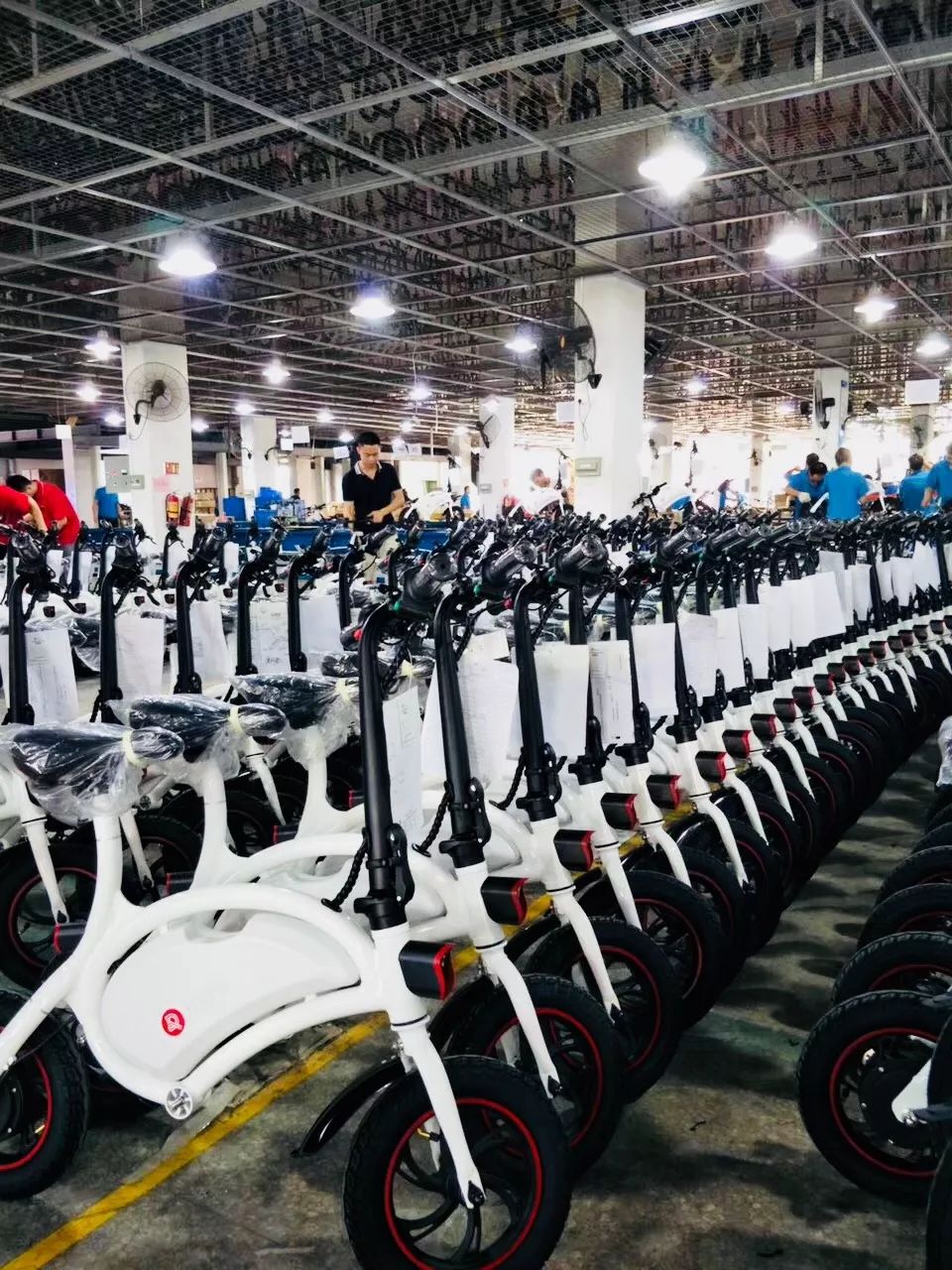 技术驱动革新 大鱼智行车李威入选胡润30岁以下创业领袖榜，彰显电动车行业创新力量